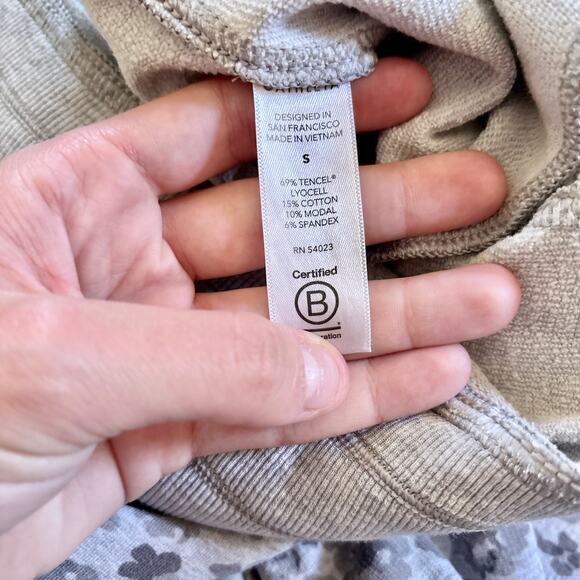 Athleta Balance Jogger Gray Cheetah Print Sweatpants Small - Picture 11 of 11